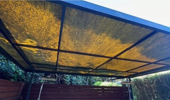 Building that has no metal awning covers